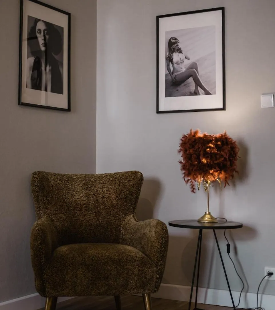 White Residence 4Rooms - City Center Warsaw 0*,  Poland