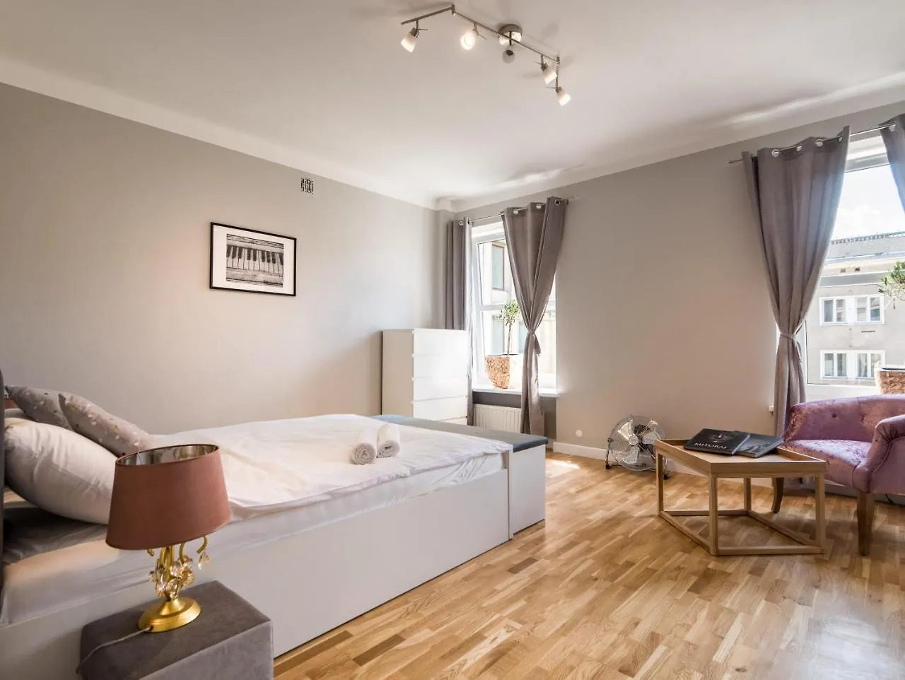 Apartment White Residence 4Rooms - City Center Warsaw Poland